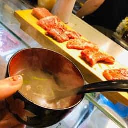 卸問屋直営 立ち食い 一切れ焼肉 松田