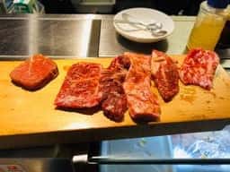 卸問屋直営 立ち食い 一切れ焼肉 松田