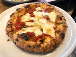 ピッツェリア ニャーモ