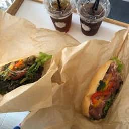 ハチカフェ 鶴舞店