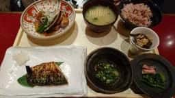 五穀 菖蒲店