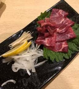 里の肴とお酒を楽しむ 村人