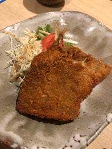 里の肴とお酒を楽しむ 村人