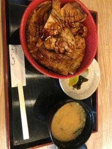 ぶたどんのかしわ