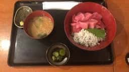 オーシャンビュー 朝どれ鮮魚の海鮮丼 魚 ○