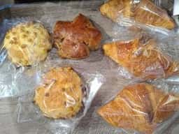 R Baker ビナガーデンズテラス店