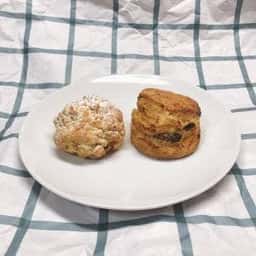 Marguerite Tea+Cakes.