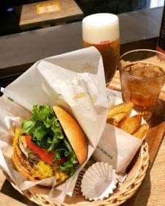 フレッシュネスバーガー 新宿NSビル店