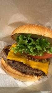 フレッシュネスバーガー 新宿NSビル店