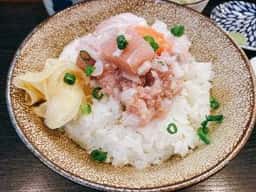 まぐろのなかだ屋