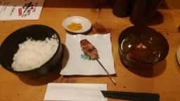 串まるけ