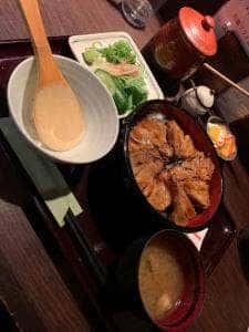 一献豚 神田洞門