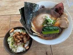 無垢 ツヴァイテ甲府店