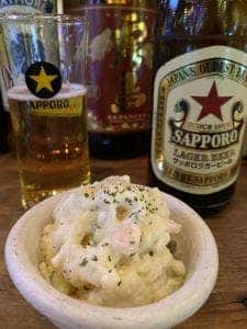 立って吞むおかだ