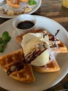 neu cafe 箕面船場本店