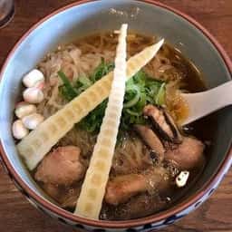 Noodle bar 山と雲 虹イロハ