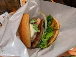 フレッシュネスバーガー 日本橋三井タワー店