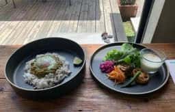 toe BAR & RESTAURANT