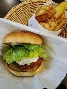 フレッシュネスバーガー 三鷹南口店
