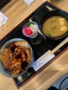 ぶたどんのかしわ