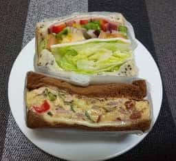 SAKASALIGHT SANDWICHES