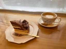 WHITE. cafe