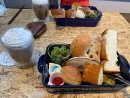 MOON&ME Cafe