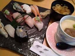 海天すし かほく店