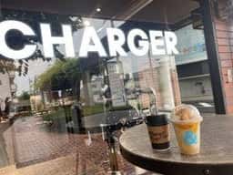 CHARGER & COFFEE STAND