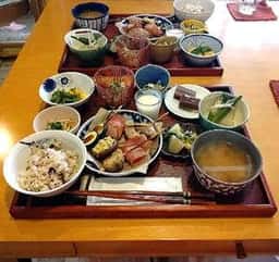 器と雑貨のセレクトショップ&カフェ SaLa di shima