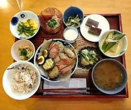 器と雑貨のセレクトショップ&カフェ SaLa di shima