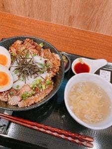 チャーシュー丼専門店 こむらや