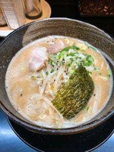 本格博多豚骨ラーメン 豚野郎