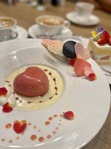 SARAS CAFE & BRASSERIE