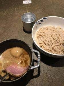 名前、看板のないラーメン屋