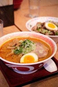 ラーメンやつや