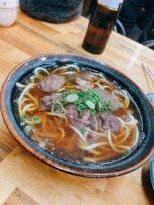 ホルモンうどん権兵衛