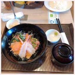 ガスト 鶴見駅東口店