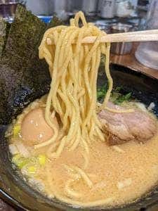 横浜家系ラーメン いず三家