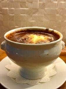 麹町BISTRO階段の途中