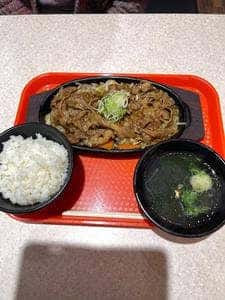 韓流めし屋 龍龍食堂