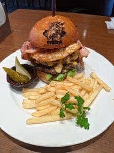 EIGHTEEN BURGER