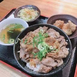 焼肉丼専門店三肉屋 センタープラザ店