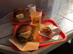 ダイコクバーガー