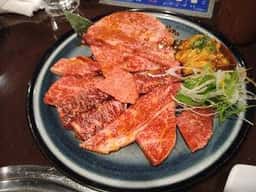炭火焼肉 牛○亭