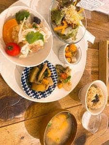 玄米カフェ 実身美 心斎橋店