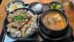 焼肉丼専門店三肉屋 センタープラザ店