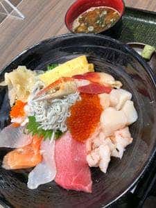 鮮魚専門店 山助 川崎店