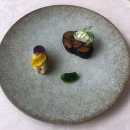 ヒカリヤ ニシ