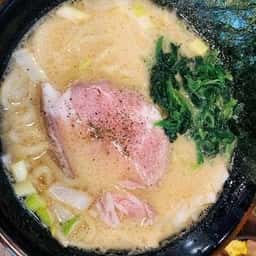 横浜家系ラーメン 大吟豚 小松店